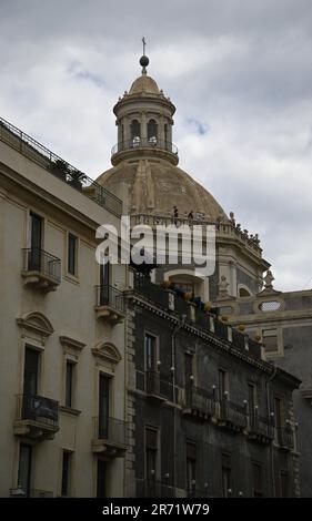 Panoramica cupola della Chiesa della Badia di Sant’Agata in stile barocco a Catania Sicilia. Foto Stock