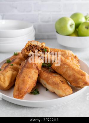 Tasche di carne con carne macinata e ripieno di cavolo Foto Stock