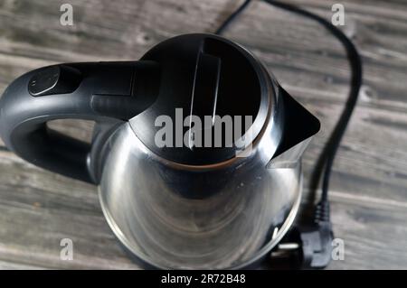 Bollitore elettrico per acqua bollente veloce, 1,5 litri per preparazioni e acqua bollente per tè, caffè e altre bevande calde, teiera elettrica fo Foto Stock