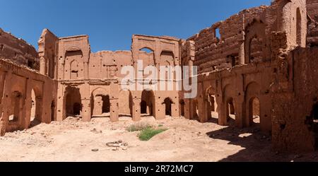 Bellissimo castello medievale a Tamenougalt nella valle del Draa in Marocco Foto Stock