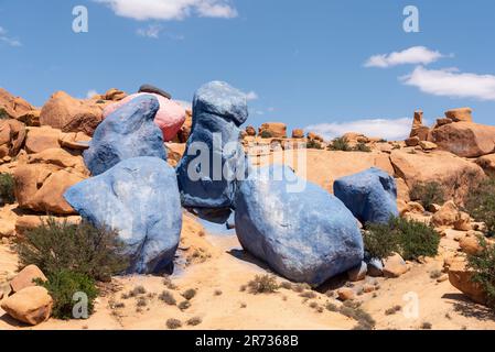 Famose rocce dipinte nella valle di Tafraoute nel sud del Marocco Foto Stock