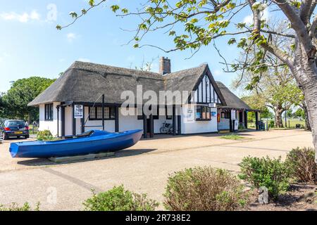 Harbour Office di Oulton Broad Lake, Oulton Broad, Lowestoft, Suffolk, Inghilterra, Regno Unito Foto Stock