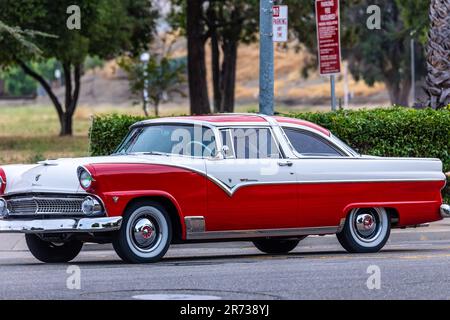 Una Ford Victoria del 1956 al North Modesto Kiwanis American Graffiti Car Show & Festival Foto Stock