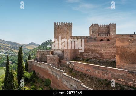 Fortezza di Alcazaba con Torre del Homenaje (Castello) a Alhambra - Granada, Andalusia, Spagna Foto Stock