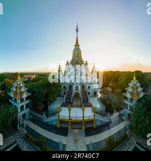 26 marzo 2023 - Distretto 9, ho chi Minh City: La Pagoda di Buu Long è un tempio con una combinazione di culture thailandesi, indiane e vietnamite. Foto Stock