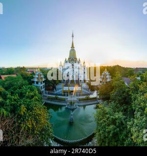 26 marzo 2023 - Distretto 9, ho chi Minh City: La Pagoda di Buu Long è un tempio con una combinazione di culture thailandesi, indiane e vietnamite. Foto Stock