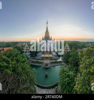 26 marzo 2023 - Distretto 9, ho chi Minh City: La Pagoda di Buu Long è un tempio con una combinazione di culture thailandesi, indiane e vietnamite. Foto Stock