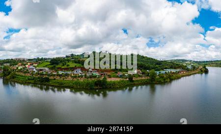 29 luglio 2022: Scena centrale del distretto di Dak MIL, provincia di Dak Nong, Vietnam Foto Stock