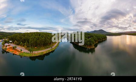 29 luglio 2022: Scena centrale del distretto di Dak MIL, provincia di Dak Nong, Vietnam Foto Stock