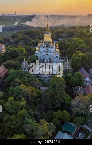 26 marzo 2023 - Distretto 9, ho chi Minh City: La Pagoda di Buu Long è un tempio con una combinazione di culture thailandesi, indiane e vietnamite. Foto Stock