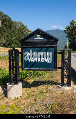 Benvenuto all'insegna della città di Yarrow a Chilliwack, British Columbia, Canada Foto Stock