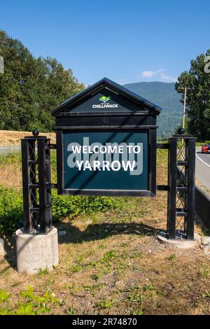 Benvenuto all'insegna della città di Yarrow a Chilliwack, British Columbia, Canada Foto Stock