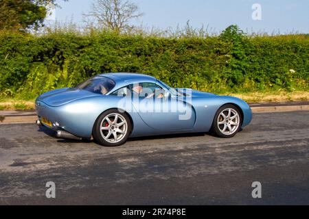 2001 Blue Blackpool ha costruito British TVR Roadster benzina 3996 cc; al Classic & Performance Motor Show a Hoghton Tower; Supercar Showtime giugno 2023 Foto Stock