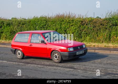 1991 90s anni '90 Red Volkswagen Polo Fox Car Hatchback benzina 1043 cc; al Classic & Performance Motor Show alla Hoghton Tower; Supercar Showtime Giugno 2023 Foto Stock