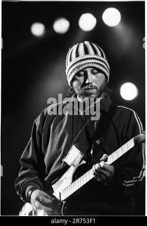 Male disegnato ragazzo – Damon Michael Gough – giocando a Reading Festival, 26 agosto 2000. Foto: Rob Watkins Foto Stock