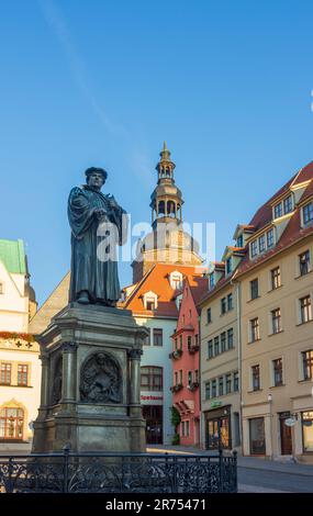 Lutherstadt Eisleben, piazza Markt, Municipio, chiesa di San Andreas, monumento di Martin Luther a Mansfeld, Sassonia-Anhalt, Germania Foto Stock