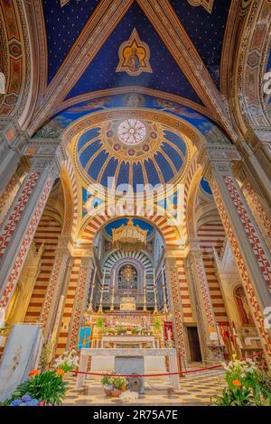 Italia, Toscana, provincia di Arezzo, Cortona, interni della Basilica di Santa Margherita Foto Stock