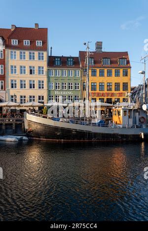 Nyhavn con case colorate, è considerata la più importante vista a Copenaghen, Danimarca Foto Stock