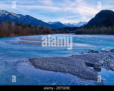 Vista di Lech vicino a Pinswang nella valle tirolese di Lech Foto Stock