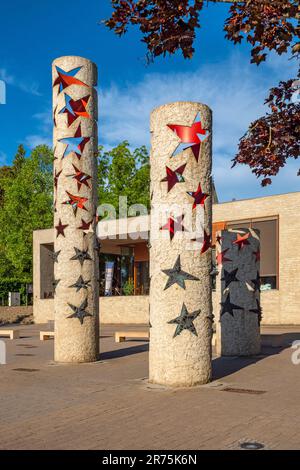 Pilastri delle Nazioni al Museo d'Europa a Schengen, Benelux, Paesi del Benelux, Valle della Mosella, Mosella, Canton Remich, Lussemburgo Foto Stock