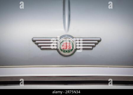 Badge sulla parte anteriore di un'auto d'epoca oldo Mini Cooper Foto Stock