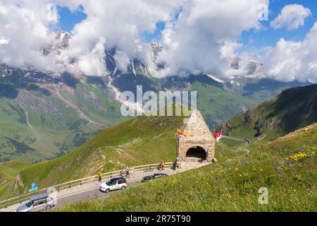 Vista dall'alto sulla strada alpina Fuscher Törl, Großglockner Foto Stock