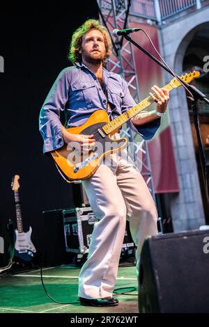 Milano, Italia. 12th giugno, 2023. Il cantautore americano MAXIM LUDWIG si esibisce dal vivo sul palco al Giardino della Triennale, inaugurando lo spettacolo di Angel Olsen. Credit: Rodolfo Sassano/Alamy Live News Foto Stock