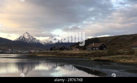 Case pittoresche nella città di Ushuaia, Tierra del Fuego, Argentina Foto Stock