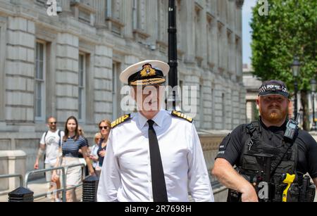 Londra, UK.13th,June,2023 Capo dello staff della Difesa l'Ammiraglio Sir Tony Radakin KCB ADC è visto camminare a Whitehall dopo la riunione dei ministri Credit: Richard Lincoln/Alamy Live News Foto Stock