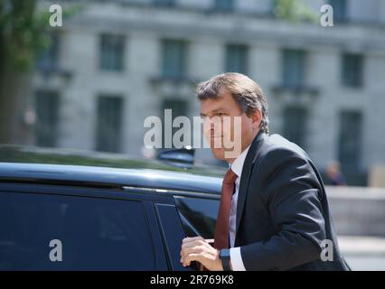 Londra, Regno Unito. 13th giugno, 2023. I ministri arrivano per le riunioni nel Gabinetto. NELLA FOTO: RT Hon John Glenn, Segretario principale del Tesoro Bridget Catterall AlamyLiveNews Credit: Bridget Catterall/Alamy Live News Foto Stock