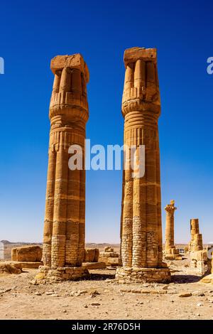 particolare delle enormi colonne di arenaria del tempio di amun a soleb in sudan Foto Stock