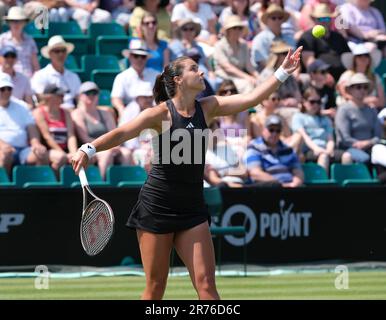 13th giugno 2023; Nottingham Tennis Centre, Nottingham, Inghilterra: Rothesay Nottingham Open, giorno 2; Jodie Burrage (GBR) serve a Tereza Martincova (CZE) Credit: Action Plus Sports Images/Alamy Live News Foto Stock