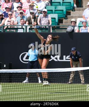 13th giugno 2023; Nottingham Tennis Centre, Nottingham, Inghilterra: Rothesay Nottingham Open, giorno 2; Jodie Burrage (GBR) serve a Tereza Martincova (CZE) Credit: Action Plus Sports Images/Alamy Live News Foto Stock