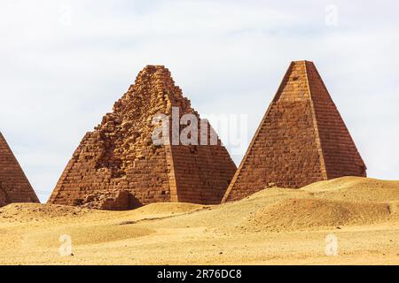 le piramidi nubiane delle faraone nere vicino a jebel barkal a karima in sudan Foto Stock