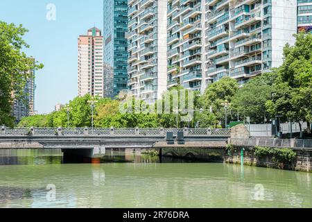 E' una giornata di sole nel parco cittadino di Chengdu Foto Stock