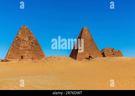 le piramidi nubiane delle faraone nere vicino a jebel barkal a karima in sudan Foto Stock