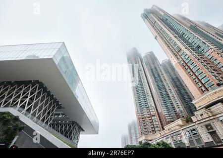 Tseung Kwan o, Hong Kong - Aprile 12 2023: Campus dell'Hong Kong Design Institute (HKDI) Foto Stock