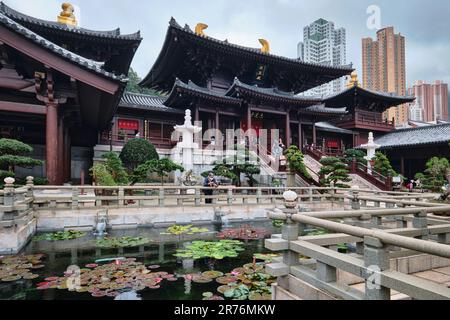 Hong Kong, Cina - Aprile 2023: 'Nunnery di Chi Lin' che ha tempiale cinese di stile dinastia nel distretto di Diamond Hill Foto Stock