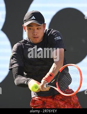 Stoccarda, Germania. 13th giugno, 2023. Tennis: ATP Tour - Stuttgart, Singles, Men, 1st round. Kyrgios (Australia) - Yibing (Cina). WU Yibing in azione. Credit: Marijan Murat/dpa/Alamy Live News Foto Stock