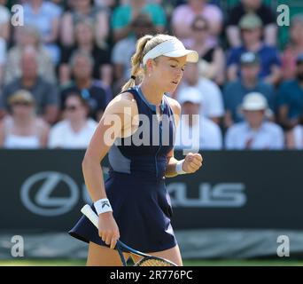 Nottingham, Inghilterra: 13/06/2023, 13th giugno 2023; Nottingham Tennis Centre, Nottingham, Inghilterra: Rothesay Nottingham Open, giorno 2; Katie Swan (GBR) festeggia la vittoria di un punto da Alize Cornet (fra) Foto Stock