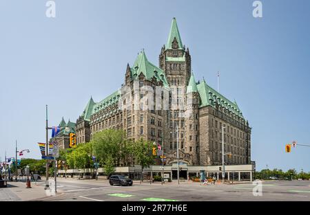 The Confederation Building, Parliament Hill, Ottawa, Ontario, Canada il 27 maggio 2023 Foto Stock