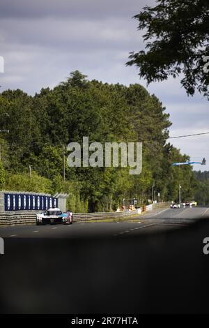 94 DUVAL Loic (fra), MENEZES Gustavo (usa), MULLER Nico (swi), Peugeot TotalEnergies, Peugeot 9x8, Azione durante la 24 ore di le Mans 2023 sul circuito des 24 Heures du Mans dal 10 al 11 giugno 2023 a le Mans, Francia Foto Stock