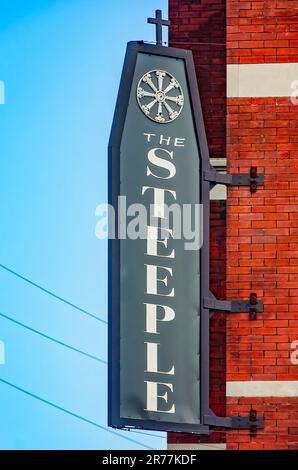 Il Steeple, ex St. Francis Street United Methodist Church, nella foto, 11 giugno 2023, in Mobile, Alabama. Foto Stock