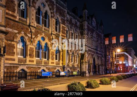 L'esterno del revival gotico vittoriano Royal Albert Memorial Museum sulla Queen Street a Exeter, Devon. Foto Stock