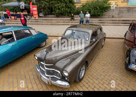 Sofia, Bulgaria - 10 giugno 2023: Sfilata retrò vecchia vintage o auto d'epoca o auto, retrò auto Warszawa Foto Stock