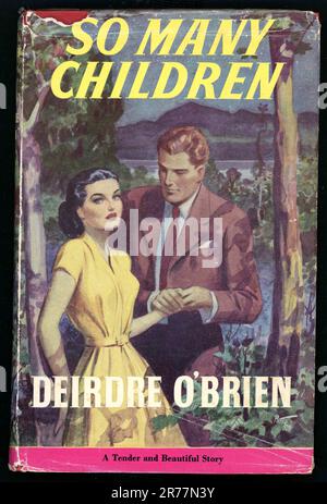 Il libro originale della metà del secolo copre così tanti bambini di Deidre o'Brien, un romanzo romantico, ambientato in Irlanda. L'illustrazione è degli anni '1950 , pubblicata nel Regno Unito probabilmente nel 1950. L'autore scrisse per gli editori Mills e Boon negli anni '1930 Foto Stock