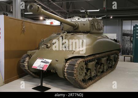 WW2 US M4A1(76) Sherman IIA, The Tank Museum, Bovington Camp, Dorchester, Dorset, Inghilterra, Gran Bretagna, Regno Unito, Regno Unito, Europa Foto Stock