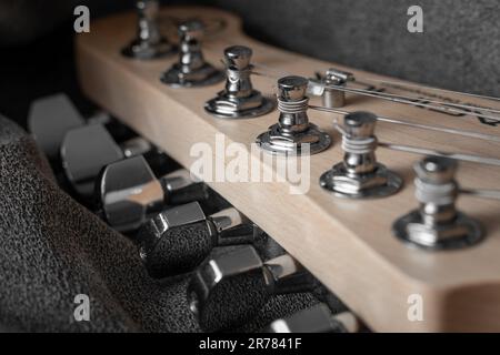 Primo piano Fotografia di chitarra elettrica d'epoca naturale Foto Stock