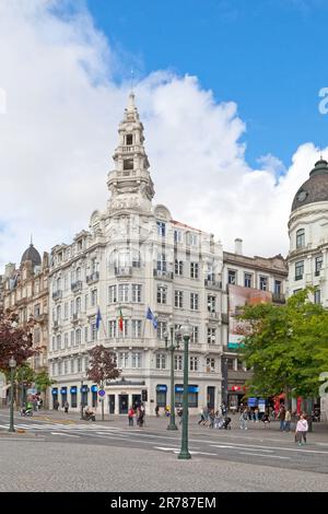 Porto, Portogallo - Giugno 03 2018: Edificio sulla Praa da Liberdade che ospita la banca BBVA (Banco Bilbao Vizcaya Argentaria). Foto Stock