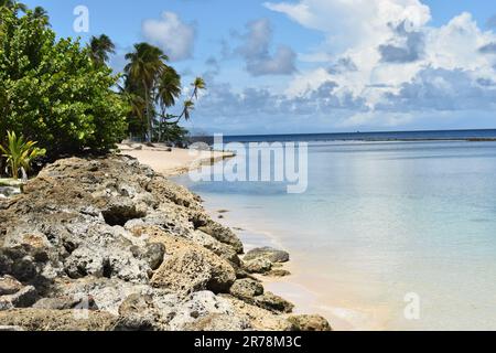 Pigeon Point Beach presso il Pigeon Point Heritage Park di Tobago, nelle Indie Occidentali. Foto Stock